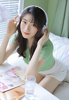 圆脸33采集到美女+素材
