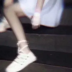 我醉过我哭过
我还是一个人走