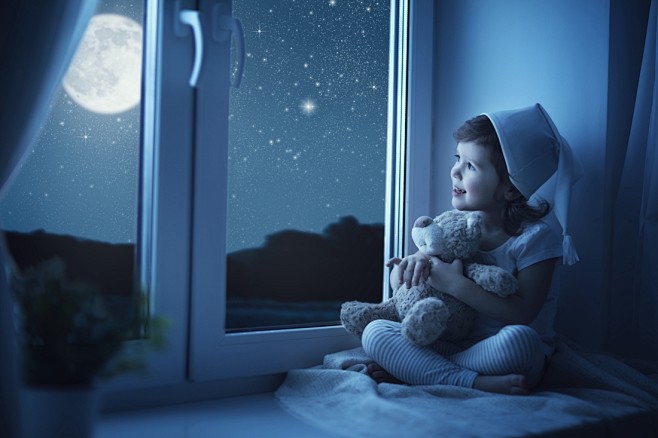 8张儿童透过窗户看星空的温馨家庭高清图片...