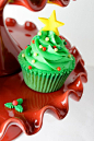 Christmas Tree Cupcake Decoration - Cupcake Daily Blog - Best Cupcake Recipes .. one happy bite at a time! Chocolate cupcake recipes, cupcakes