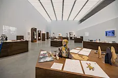 皆川明つづく展覽高雄市立美術館開展！從950件展品中，一窺日本設計大師的創作精髓 | La Vie : 皆川明（Akira Minagawa）與其創辦之品牌「minä perhonen」，在台灣的首次大規模展覽「minä perhonen/皆川明 つづく」，於2022年10月22日至2023年2月19日在高雄市立美術館（高美館）盛大登場。本次的皆川明つづく (TSUZUKU）特展，除展出minä perhonen的經典布料、時裝、家飾等設計模型，更有皆川明插畫手稿、設計原稿、錄像以及文獻檔案等近950件展