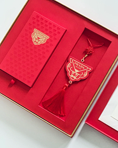 UlXQSiLA采集到新年圣诞礼盒