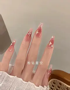 高级耐看的秋冬带钻美甲