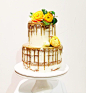 金色婚礼蛋糕
成都婚礼甜品台制作，成都甜品培训，镜面蛋糕培训，婚礼甜品创业课程
咨询wechat：Doudouinfo