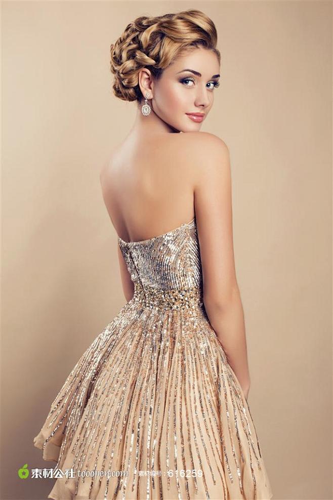 回眸一笑金发美女