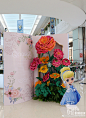                                                                                                                         #纸艺案例# 回顾Q posket WONDERLAND 2021成都站，落地：成都来福士广场展示时间：2020圣诞-2021新年期间出品：#橙子的悦时光#共6处展区，巨型的纸艺花，演绎魔幻森林，感受经典角色魅力2米高的巨型纸艺故事书...展开全文c          