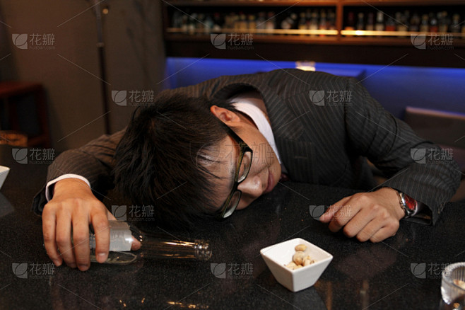 男商人,v形,日本人,喝醉的,室内,商业金融和工业,水平画幅,公司企业,成年的