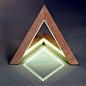Triangle Lamp Angle ou Lampada Triangular é o desenho concebido pela UshkiStudio e distribuído pela americana Etsy's na linha de produtos feitos a mão.