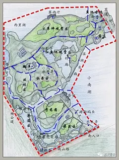 【杭州西湖花港观鱼分区示意图】
因地成形，因水构园。公园利用自然山形整理地势，形成由奥至旷的地形。借用地形的差异和周边环境的景致，整理成七个观赏区。

在西北角的山丘建造密林，形成天然的屏障，遮挡杨公堤路面，为丛林观赏区区。

整理中部北面的山坡，堆叠假山石，以花王牡丹(Paeonia suffruticosa)为主题，形成高低错落、步移景移的牡丹园观赏区。

整理中部南面的草坪，栽植芍药(Paeonia lactiflora）与北部的牡丹呼应，延长观赏季节，形成芍药圃观赏区。