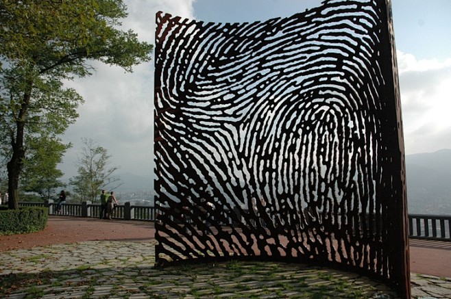 Fingerprint sculptur...
