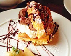 ▲香蕉巧克力华夫饼

冰淇凌和奶油用料很足！