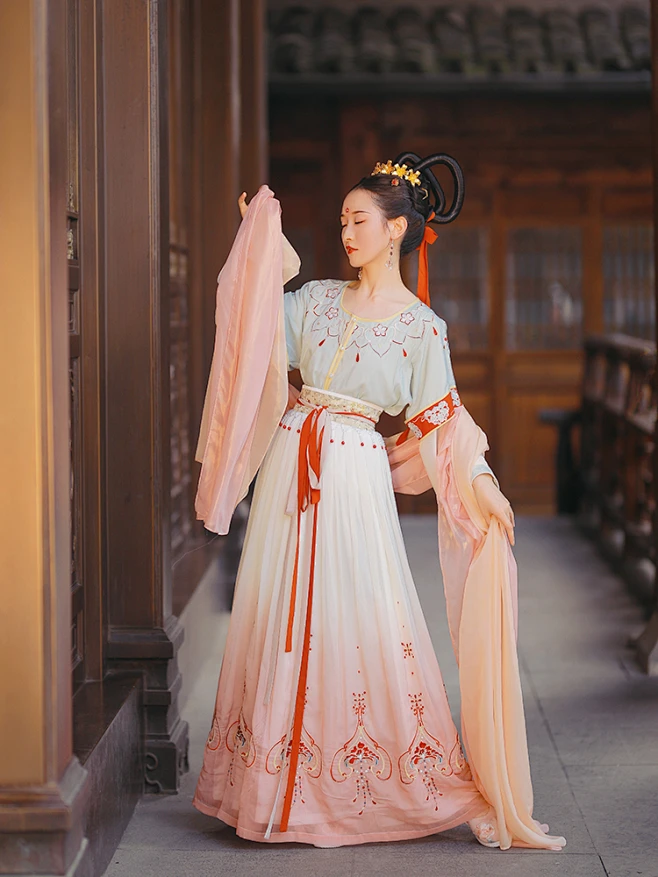 七月夕 梵音 汉服女坦领齐腰襦裙重工绣花春夏款一片式褶裙-淘宝网图片_国风图片图片素材-花瓣网