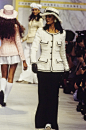 Chanel Spring 1993 Ready-to-Wear Fashion Show : The complete Chanel Spring 1993 Ready-to-Wear fashion show now on Vogue Runway.