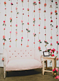 #婚礼DIY# 背景墙也可以用鲜花变得美轮美奂！