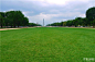 华盛顿也让人震撼，一大片一大片的青草坪，草坪上大树枝叶繁茂，尽管是晴空万里，树叶...