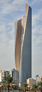 科威特的阿尔哈姆拉塔
安玻利斯摩天楼奖被誉为“建筑界的奥斯卡”。这一年共有220座摩天楼参与角逐，科威特的阿尔哈姆拉塔，高412米，获得2012年安玻利斯摩天大楼奖第2名。这座高塔在设计上充分考虑了当地的酷热天气，南面的混凝土墙由石灰岩材料覆盖，保护整座建筑免遭高温侵袭。