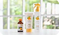 柳屋あんず油（100%植物由来）公式サイト｜柳屋本店 : 創業5世紀、柳屋本店のヘアオイル「柳屋あんず油」と「あんず油シリーズ」の公式ブランドサイトです。特長・使い方・歴史・広告・壁紙プレゼントなどをご案内。