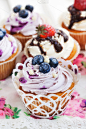 蓝莓,纸杯蛋糕,草莓,垂直画幅,蛋糕,烘焙糕点,早晨,生日,甜点心,面包
