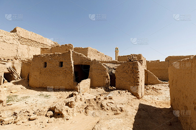 沙特阿拉伯利雅得附近的Qusur al Muqbil的传统阿拉伯土坯建筑中的废弃房屋