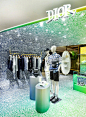【迪奥dior男装限时精品店】印花 B23 运动鞋等一系列摩登风格的热门单品。男士沙滩装限定系列亦同步亮相，洋溢着令人赏心悦目的清新气息，彰显迪奥始终追求愉悦生活的品牌精髓。