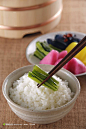 一碗米饭和筷子 