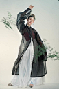                                                                                                         #当老师让小朋友穿汉服上学#千万别让香港人、常驻北京的CNN记者Jessie Yeung，Lily Lee看见了，否则会写成让被采访者、实习生都惊呆了的夹私货大作。

此前，这种CNN、Los Angeles Times、NYT都有的华裔记者，先是安排实习生去采访，成都的汉服摄影博主、汉服店店主高高兴