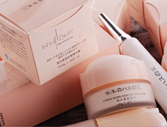 Yue51K采集到化妆品包装设计