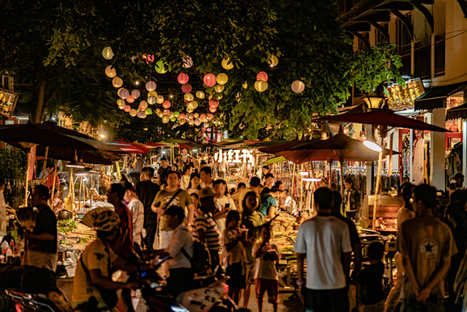 中国最大网红夜市丨湄公河星光夜市 : 像...