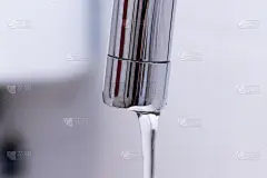 节约用水:关闭水龙头，水清流水