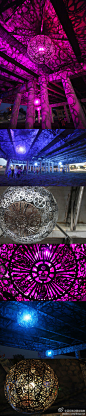 蓝铅笔动画实验室：#艺术文化#|【Ballroom Luminoso】是一个由艺术家Joe O’Connell和Blessing Hancock在德克萨斯州圣安东尼奥市创建的项目，用结构钢、LED灯和可循环的自行车部件制成灯具，将缤纷绚烂的灯光透过齿轮投影在墙上。