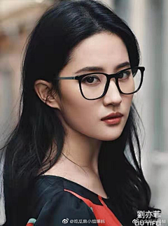 顾知非采集到眼镜模特。
