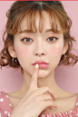 BEIGE CHUU AMPOULE CUSHION FOUNDATION by 츄(chuu) : 수분 100% 충전 완료 촉촉한 광채피부와 완벽한 커버력까지!!!매끈하게 광.채.밀.착완벽하게 톤.업.커.버