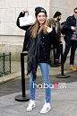 卡拉·迪瓦伊(Cara Delevigne)亮相2013秋冬巴黎时装周香奈儿(Chanel)秀场