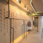 由韩国建筑事务所Studio Archiholic的建筑师Younghan Chung设计的服装店“Poroscape”位于首尔仁寺洞商业区内。这个设计的灵感来源于编织麻布，建筑立面是用石块编织砌筑的#采集大赛#