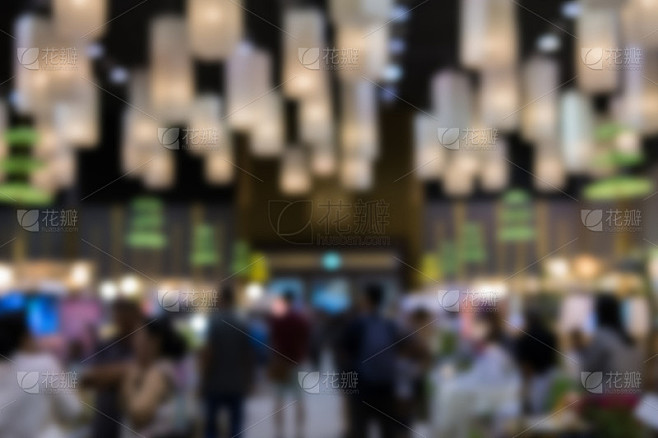 人们在世博会展览馆，公共活动，商业贸易展览。模糊图像的抽象背景