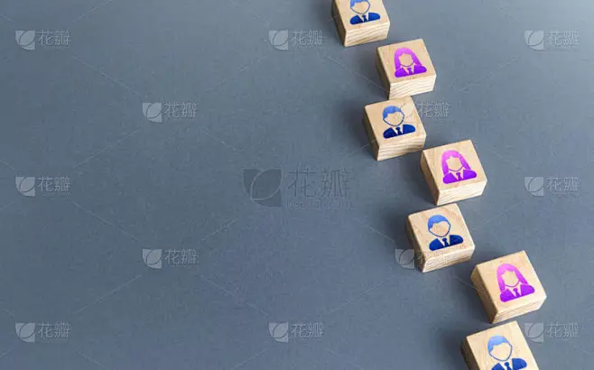 一排排有员工的街区征聘和人员配置。搜索和招聘新员工。人力资源。为一个公开的职位寻找最佳人才候选人。复