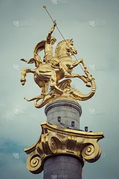 格鲁吉亚第比利斯中心的自由广场纪念碑。