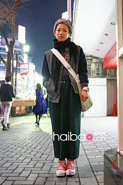 【图】怪力美少女又出动，小清新文艺挂“点缀”其中好吸睛！海报时尚网日本街拍之古着聚集地原宿篇180期_第9页_日本街拍_海报时尚网