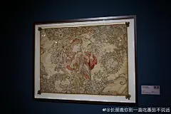 可以只着眼植物花卉与妙龄女郎画尽世间美好事
也可为戏剧为商业为画海报设计装饰品供千万人享
也能极具个人风格地去表达对宗教对民族的层层情感
将三者都完成得这么令人眼前一亮的艺术家，穆夏算是一位✨
国家大剧院 东展览厅@博物館收藏夾 @国家大剧院 #穆夏# ​​​​
