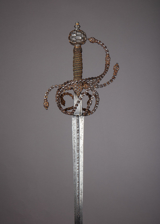 细剑（Rapier）是一种流行于16~17 世纪欧洲（主要是西欧）的单手剑，它的其他常见译名包括刺击剑、迅捷剑以及不严谨的“西洋剑”、“佐罗剑 ...