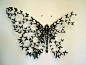 [装置艺术:Paul Villinski的易拉罐蝴蝶系列] Paul Villinski，美国艺术家，出生于1960年，1982年移居纽约，这系列作品名为《birds and butterflies》（鸟与蝴蝶），制作鸟和蝴蝶的材料均来自Paul从纽约街头收集的啤酒易拉罐，以上这件名为《Rise》。本文来自哇噻网出品的《创意画报》。哇噻网：365天永不落幕的创意市集，发现更多手工、原创设计产品、创意礼物和资讯，请来哇噻网( http://www.wowsai.com ）逛逛