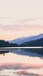 A view of lake with the mountains in the backdrop. photo – Free Android wallpapers Image on Unsplash