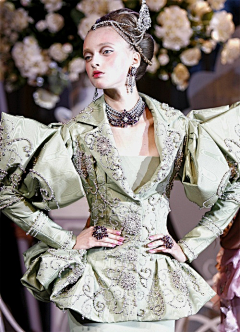 OOZO采集到John Galliano