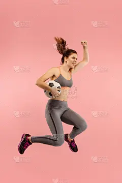 球,前进的道路,青年女人,影棚拍摄,足球运动员,红色,足球场,踢,跳