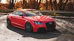 ID-947284-高清晰红黑搭配的奥迪R8经典跑车壁纸下载高清大图