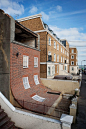 掉下来的建筑立面 from the knees of my nose to the belly of my toes by alex chinneck | 灵感日报