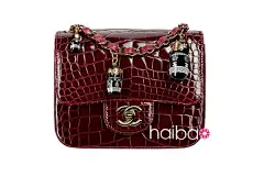 【Chanel包包】爱包一族下一个抢购对象？香奈儿 (Chanel) 新款“Exotic Matriochka Flap Bags”系列七色包，俄罗斯娃娃装饰添俏皮童趣_海报时尚网