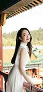 舞蹈出身，出道即巅峰，杨幂赵丽颖为她作配，如今32岁很美却单身