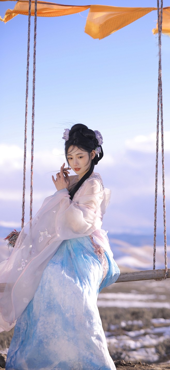 我居北海君南海，
寄雁传书谢不能。
采集...