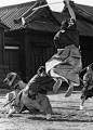 电影截图 镜头 构图 光影 氛围 多人 武士 战斗